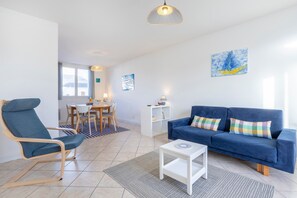 Living area - Holiday Home in Lesconil Near the Sea, Port and Shops (Lesconil)