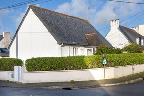 Exterior - Holiday Home in Lesconil Near the Sea, Port, and Shops (Lesconil)