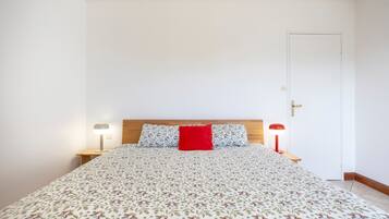 Bügeleisen/Bügelbrett, WLAN, Bettwäsche