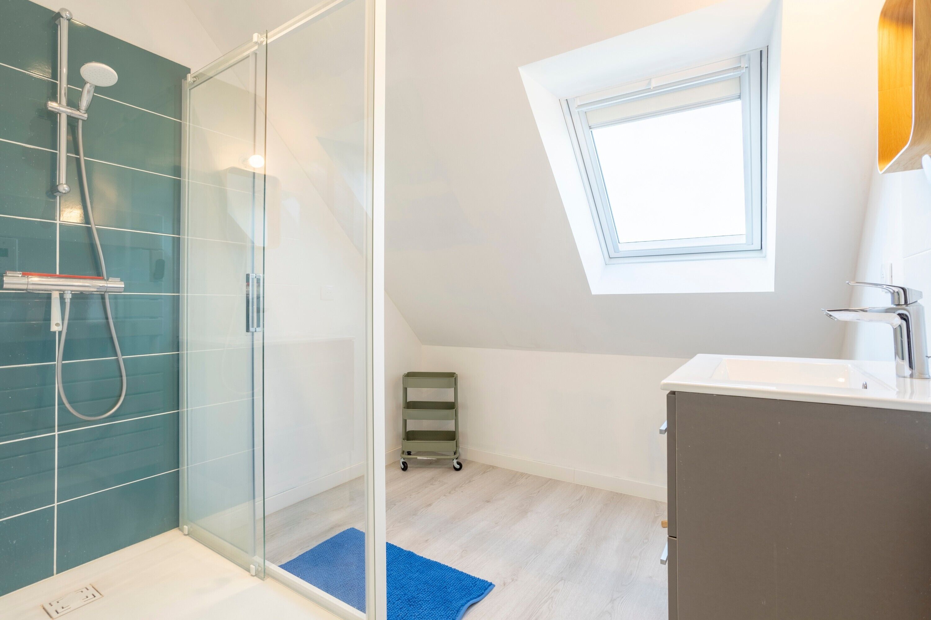 Dusche, Haartrockner, Handtücher