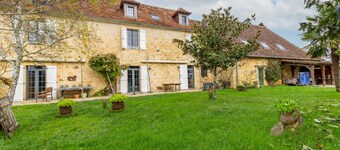 La Maison des Deux Cantous – Exotic Guest Rooms