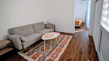 Luxury Room, Private Bathroom | Living area