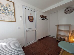 Economy-rum - privat badrum | Mörkläggningsgardiner, strykjärn/strykbräda och gratis wi-fi