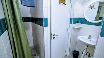Superior Room, Private Bathroom | Bathroom | Shower, hair dryer, towels, soap