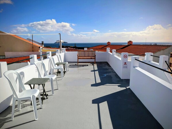 Rooftop terrace - Downtown Guesthouse (Angra do Heroismo)