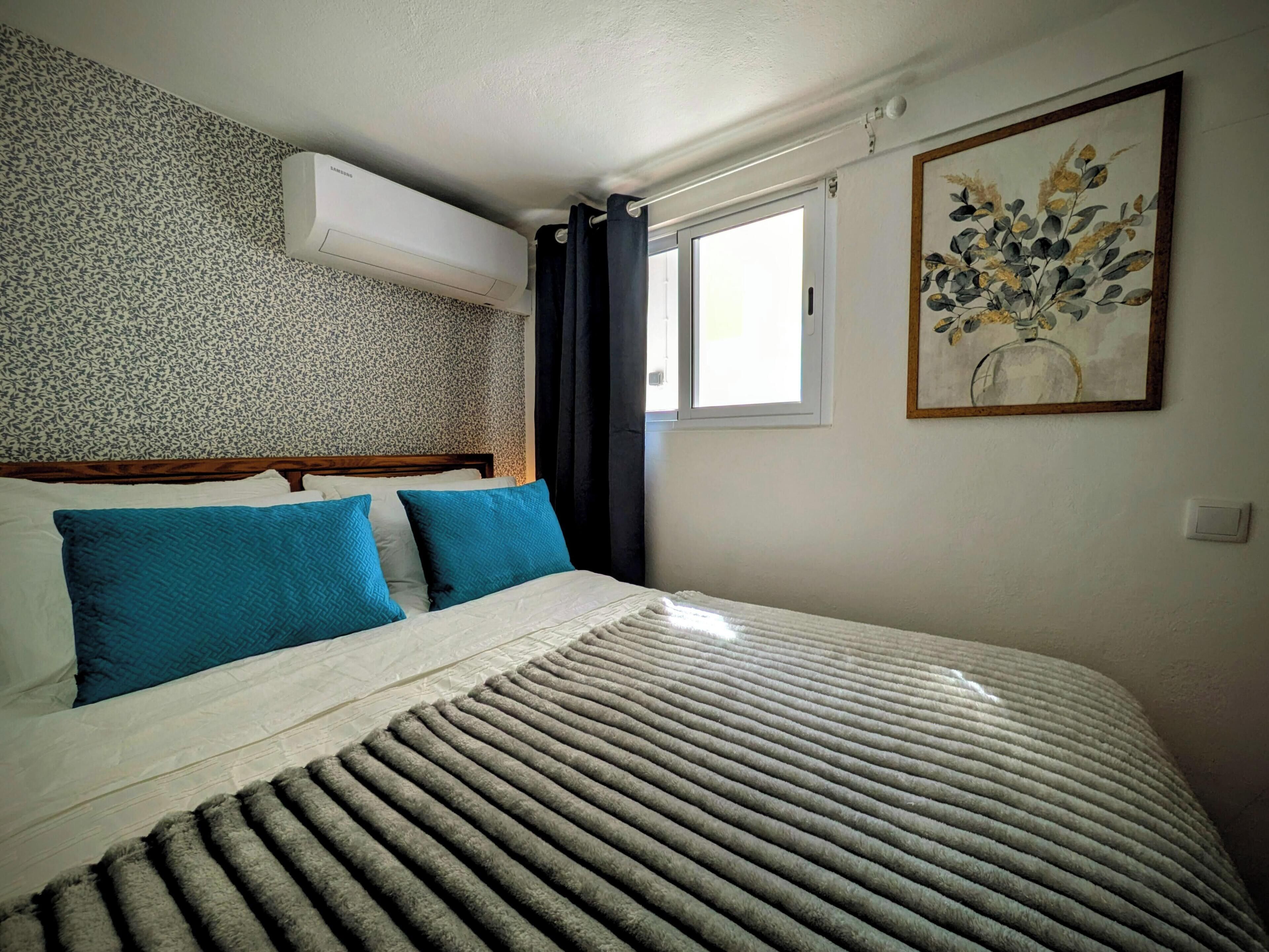 이코노미룸, 전용 욕실 | 고급 침구, 각각 다른 스타일의 인테리어, 각각 다르게 가구 비치, 암막 커튼