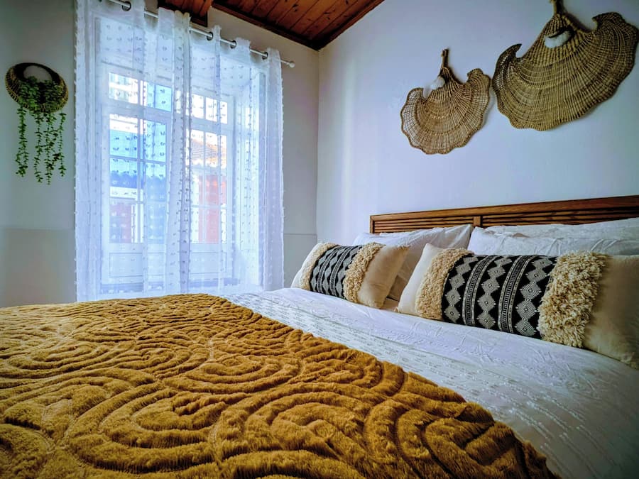 Ropa de cama de alta calidad y cortinas blackout