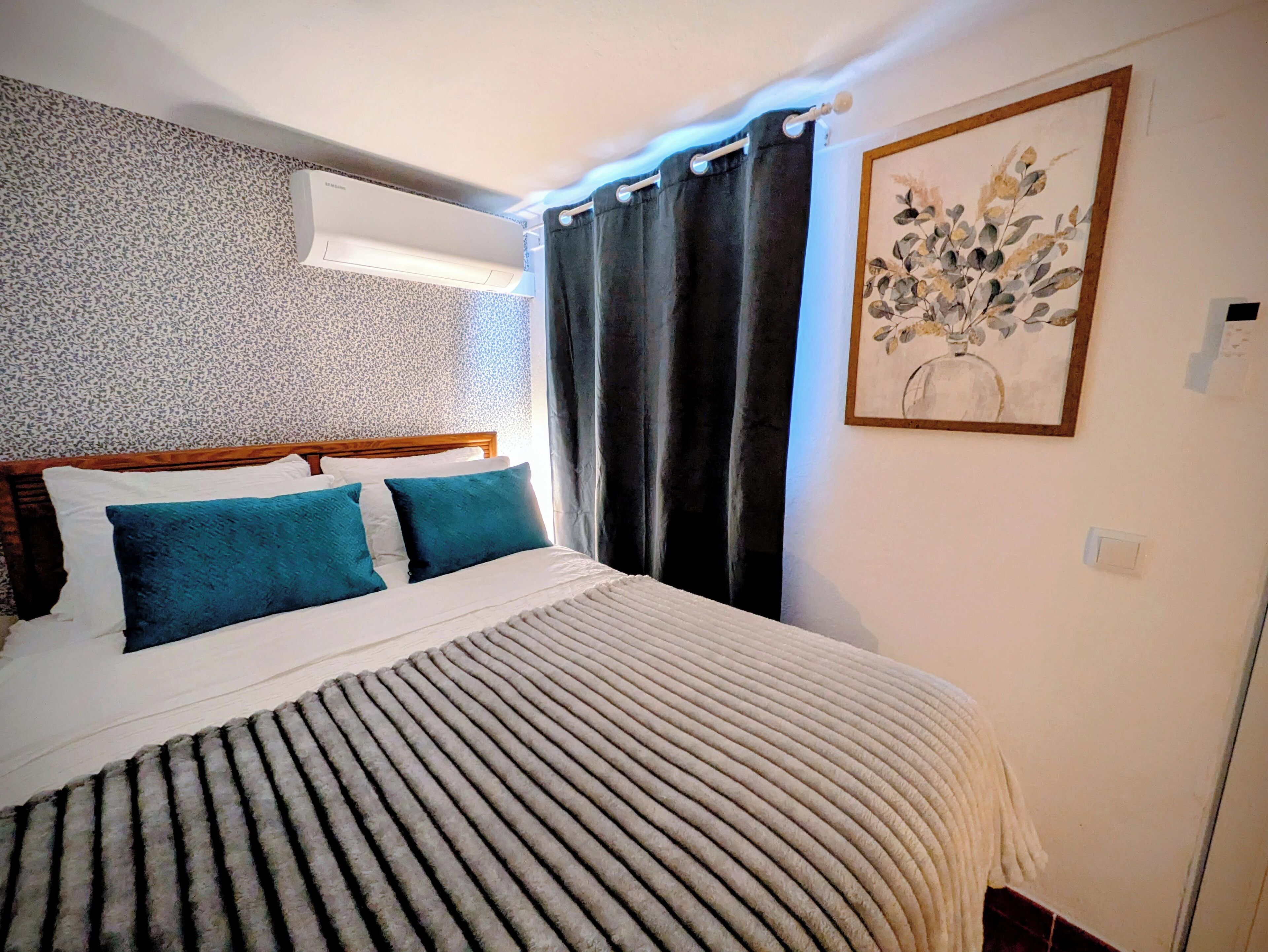 Economy Room, Private Bathroom | Premium bedding, individually decorated, individually furnished