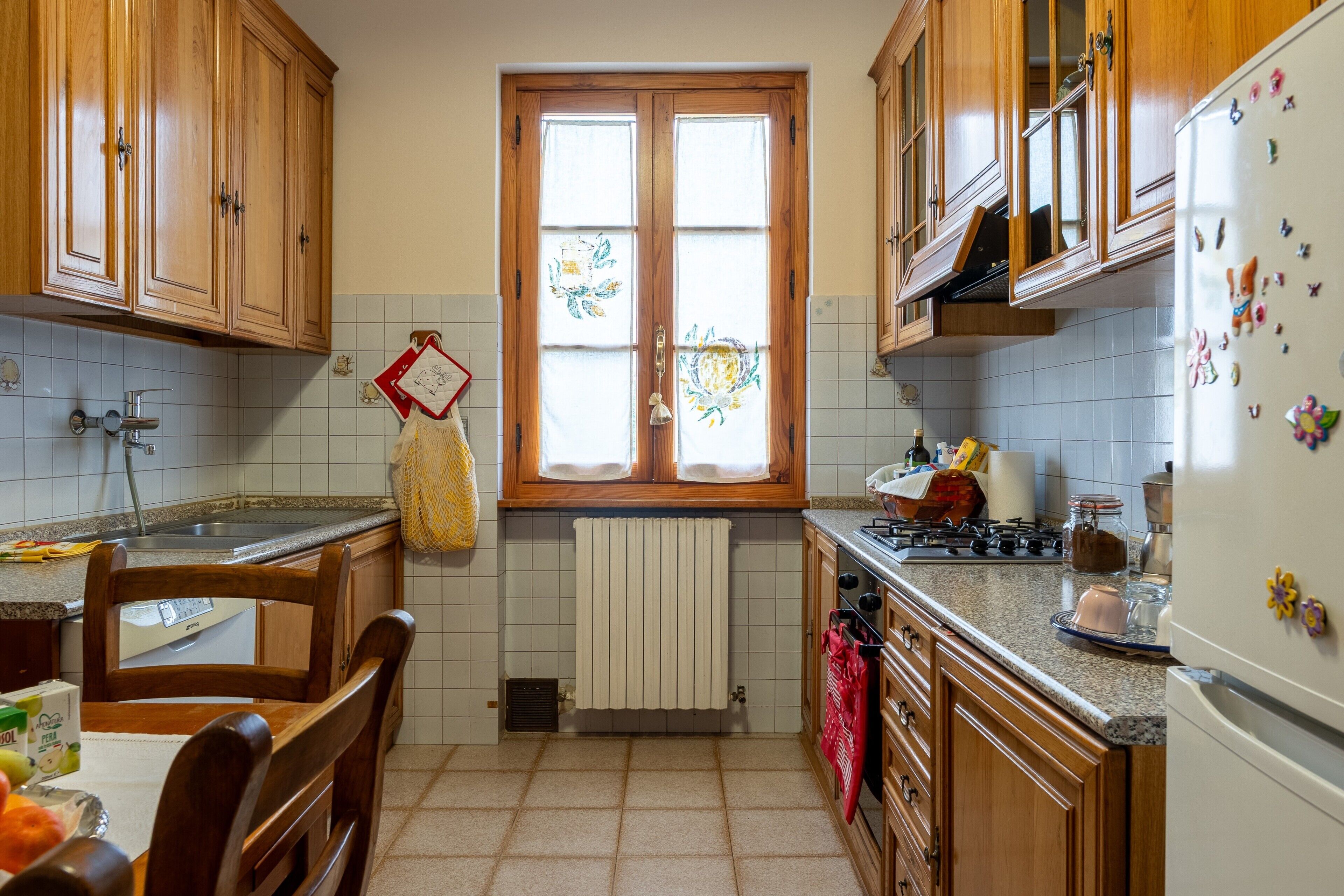 Frigorifero, forno, piano cottura, lavastoviglie
