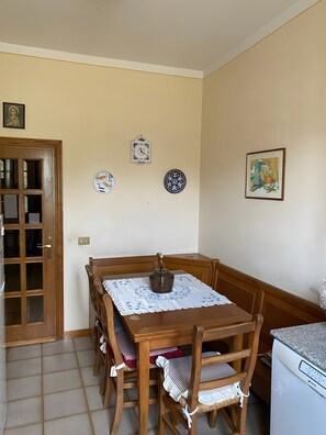 Dining - Holiday Home 'Poggio Loccano' with Private Garden and Balcony (Montevarchi)