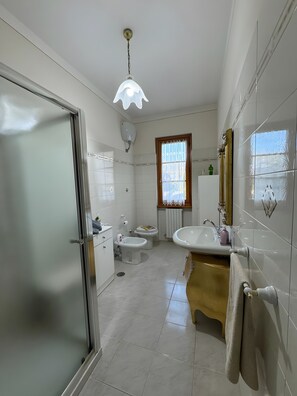 Bathroom - Holiday Home 'Poggio Loccano' with Private Garden and Balcony (Montevarchi)