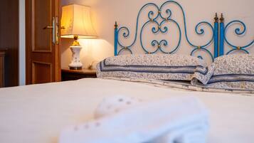 Strykjärn/strykbräda och sängkläder