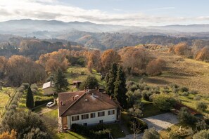 Exterior - Holiday Home 'Poggio Loccano' with Private Garden and Balcony (Montevarchi)