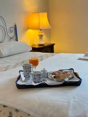 Room - Holiday Home 'Poggio Loccano' with Private Garden and Balcony (Montevarchi)