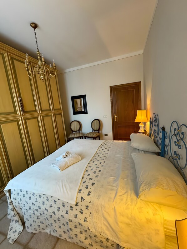Room - Holiday Home 'Poggio Loccano' with Private Garden and Balcony (Montevarchi)