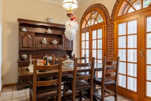 Dining - Holiday Home 'Poggio Loccano' with Private Garden and Balcony (Montevarchi)