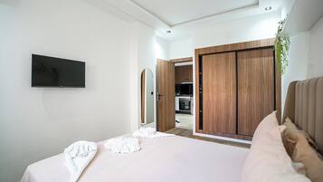 Iron/ironing board, internet, bed sheets