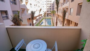 تناول الطعام بالخارج
