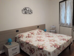 Iron/ironing board, WiFi, bed sheets - Apartment Trieste in Marone BS Lake Iseo (Marone)