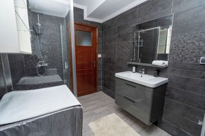 Towels, toilet paper - 2-Bedroom Apartment with Stunning Sea View in Tangier (Tangier)