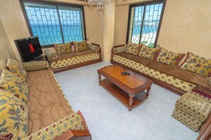 Living area - 2-Bedroom Apartment with Stunning Sea View in Tangier (Tangier)