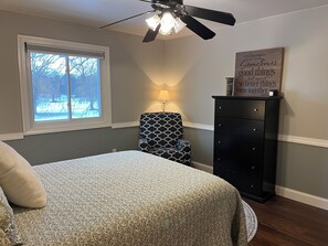 4 habitaciones, escritorio, tabla de planchar con plancha y wifi gratis 