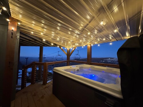 PowderHaus at 5280 - NEW TRUE SKI-IN/SKI-OUT with BRAND NEW HOT TUB!!