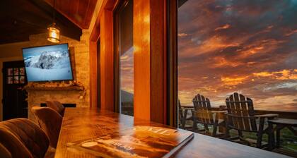 PowderHaus at 5280 - NEW TRUE SKI-IN/SKI-OUT with BRAND NEW HOT TUB!!