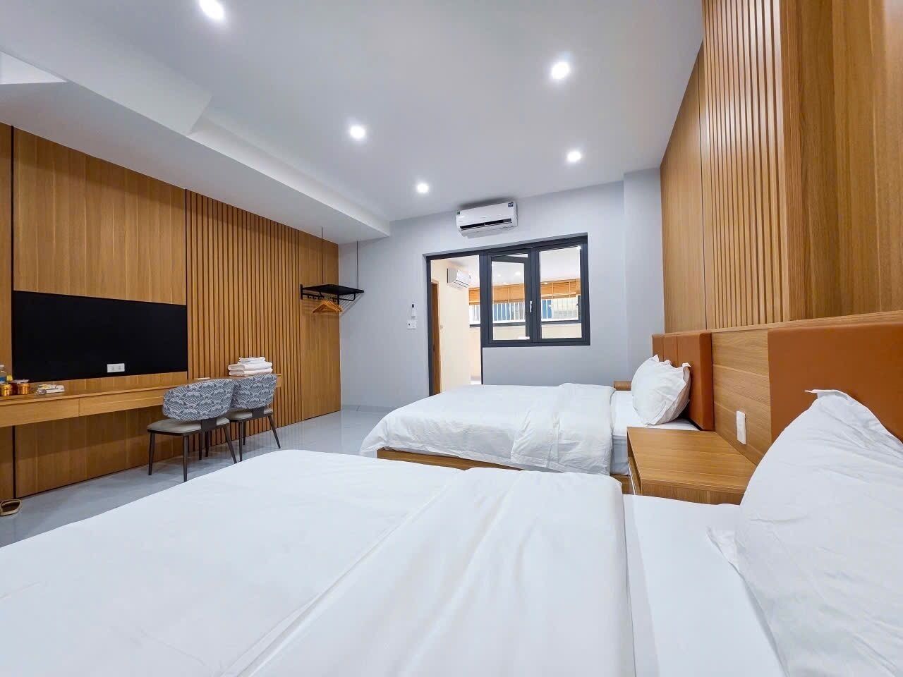 Habitación estándar con 1 cama matrimonial o 2 individuales, balcón, vista al patio