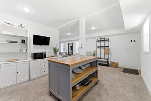 Interior - Modern 5BR Near West Midtown+Fire Pit+Pet Friendly (Atlanta)