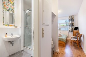 Room - Room “Albrechtshof Parkblick 5” with Shared Terrace and Wi-Fi (Potsdam)