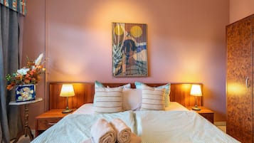 Iron/ironing board, WiFi, bed sheets, wheelchair access