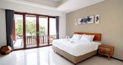 Ultimate Group Getaway: 3BR/4BA Villa Moments from GWK