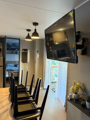 3 makuuhuonetta, silitysrauta/-lauta, Wi-Fi, vuodevaatteet