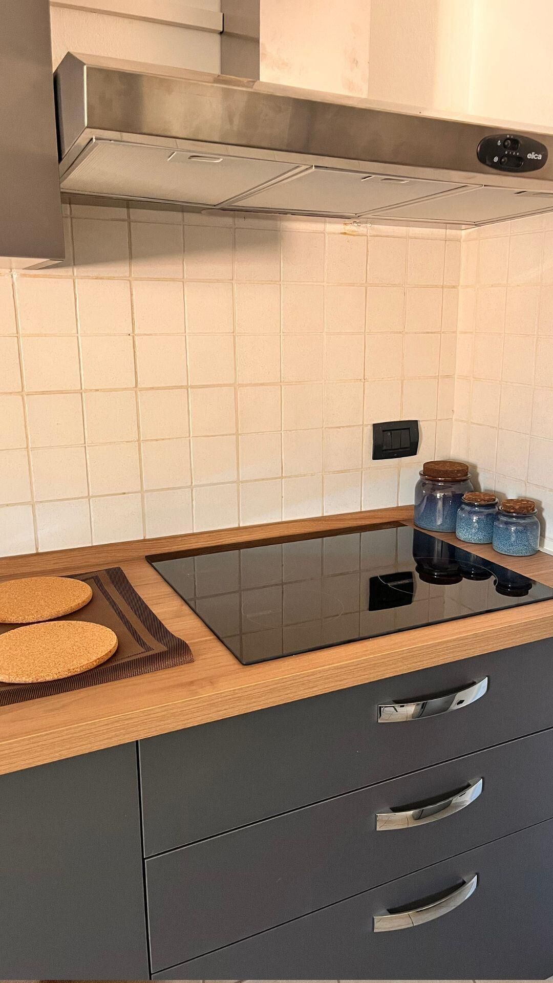 Four, plaque de cuisson, cafetière/bouilloire