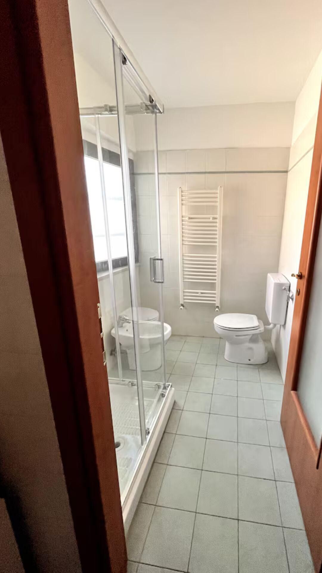 Articles de toilette gratuits, sèche-cheveux, serviettes fournies