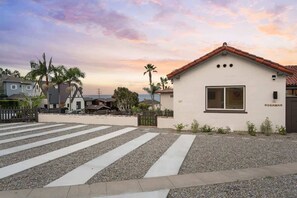 Property grounds - La Jolla Studio By the Beach | Walk to the Ocean | (San Diego)