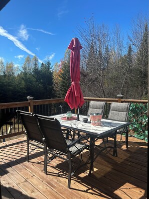 Outdoor dining - Le petit chalet Chertsey (Chertsey)