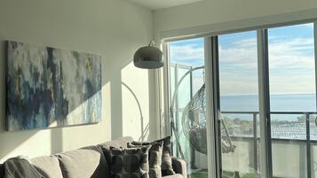 Smart TV 65 pulgadas con canales de televisión digitales, Netflix