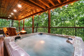 Outdoor spa tub - Peaceful Cabin w/Hot Tub*Fireplace*Games*Quiet! (Sevierville)