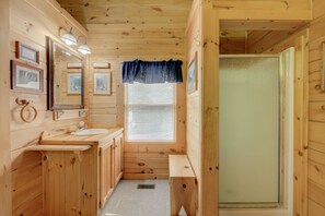 Hair dryer, towels - 2BR Cabin w/Hot Tub*Fireplace*BBQ*Jacuzzi*Peaceful (Sevierville)