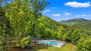 Pool - 2BR Cabin w/Hot Tub*Fireplace*BBQ*Jacuzzi*Peaceful (Sevierville)