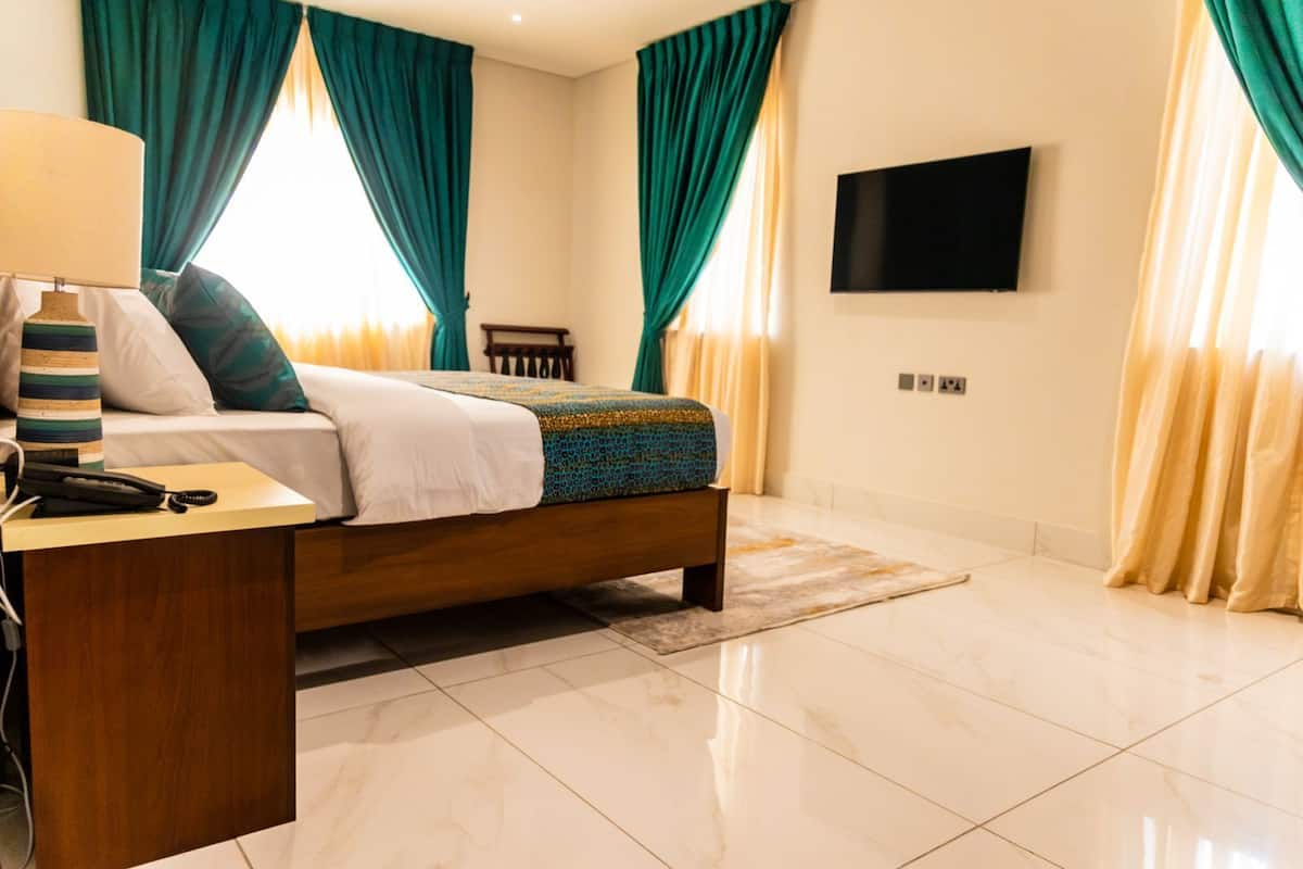 Apartment, Balcony, Ocean View | In-room safe, iron/ironing board, free WiFi