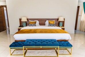 In-room safe, iron/ironing board, free WiFi, bed sheets - BON Hotel Five Seasons Palm Resort (Prampram)