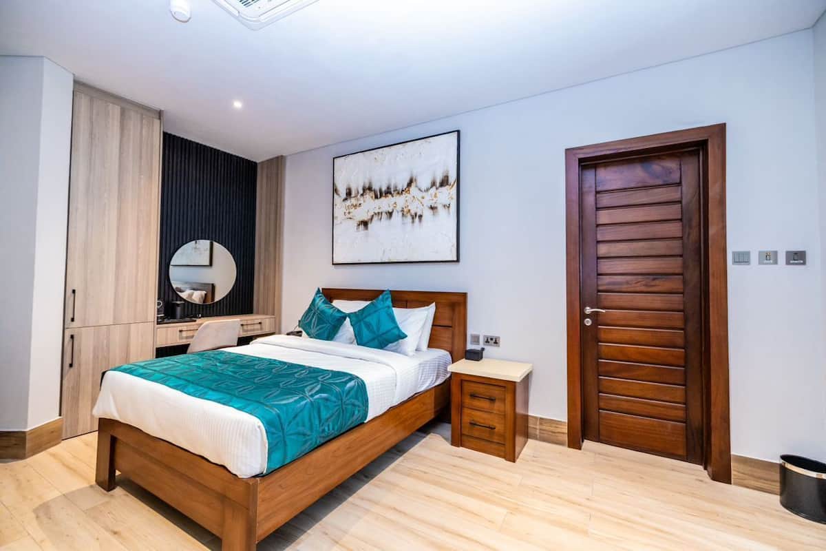 Chalet, Pool View | In-room safe, iron/ironing board, free WiFi