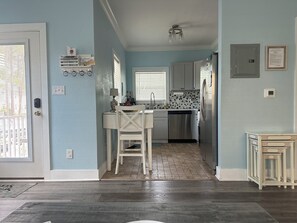 Private kitchen - Seaside Getaway Condo in Purple Parrot Resort!  One Bedroom with pool and gym (Pensacola)