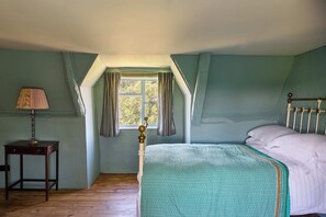 Iron/ironing board, travel crib, free WiFi, bed sheets - Charming 17th-Century listed Manor Farmhouse, on an organic Oxfordshire farm. (Oxford)