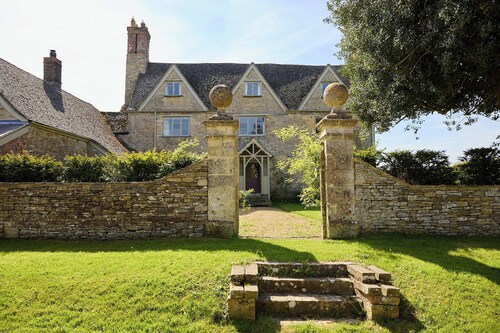 Charming 17th-Century listed Manor Farmhouse, on an organic Oxfordshire farm.
