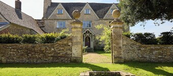 Charming 17th-Century listed Manor Farmhouse, on an organic Oxfordshire farm.