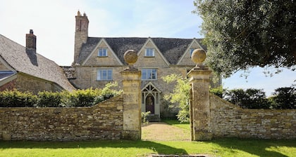 Charming 17th-Century listed Manor Farmhouse, on an organic Oxfordshire farm.